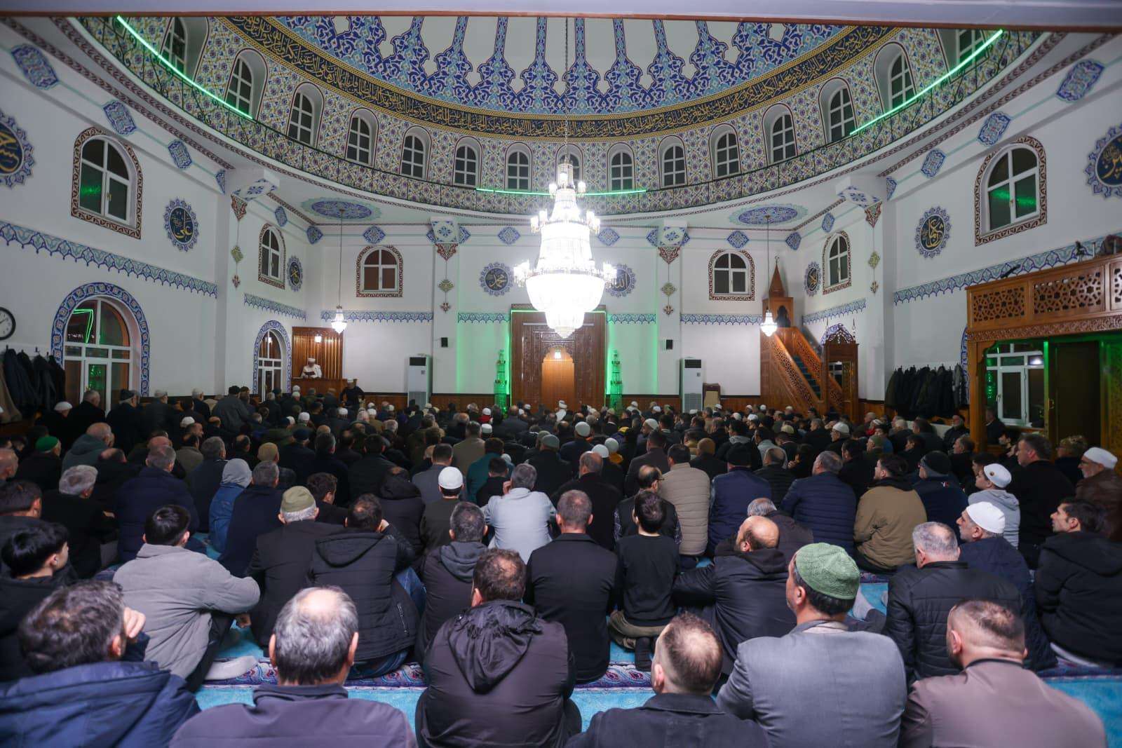 İbrahim Sandıkçı Canik’te Kadir Gecesi Coşkusuna Ortak Oldu