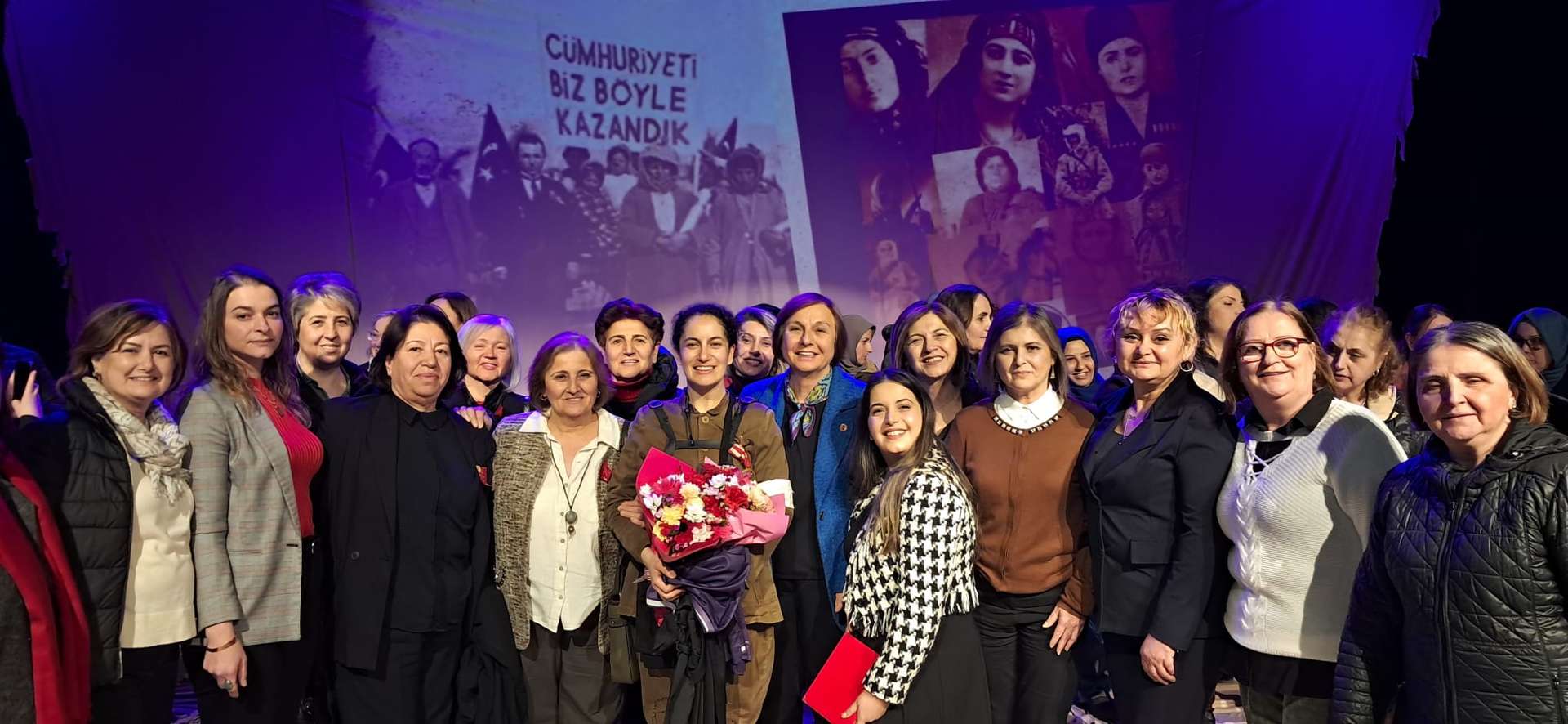 Samsun’da "Kurtuluşun Kadınları" ayakta alkışlandı