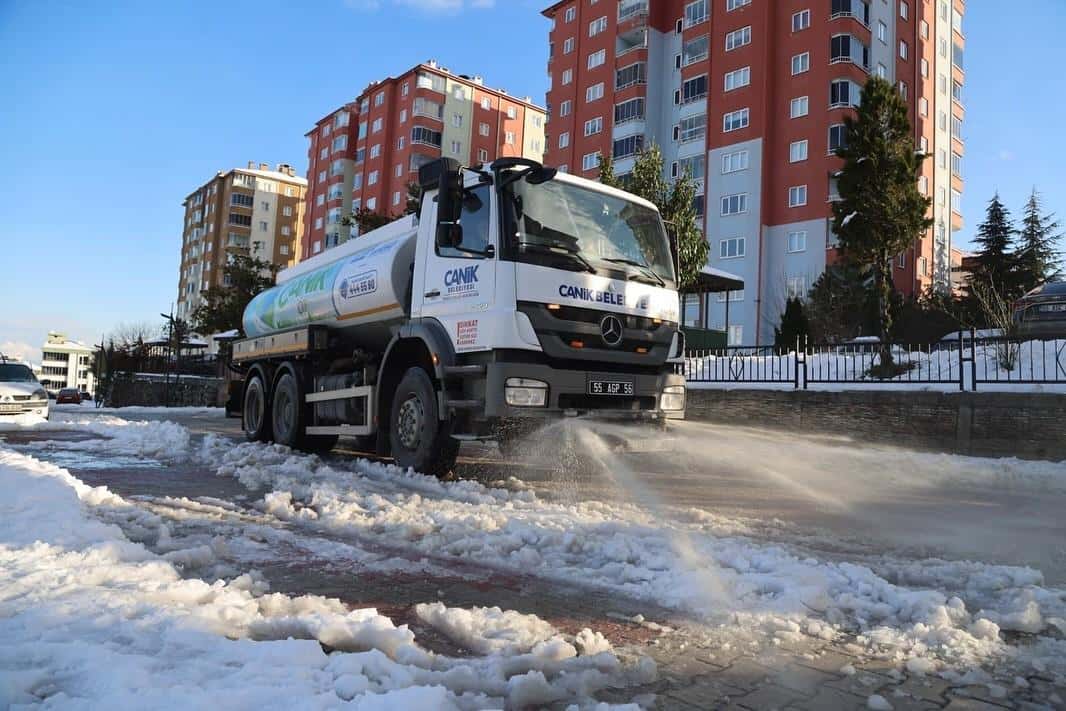Canik Belediyesi Karla Mücadele Çalışmalarını Sürdürüyor