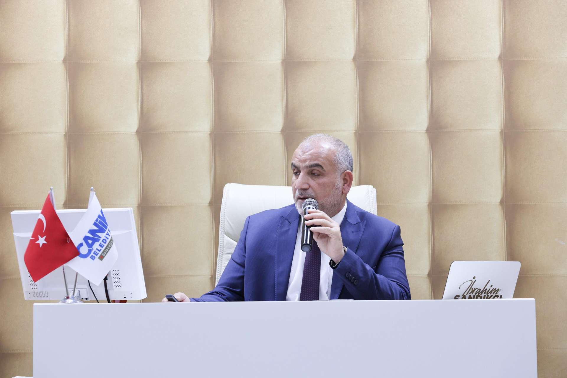 Başkan Sandıkçı’dan Müjde: Gençlerin Bursları Hesaba Yattı!