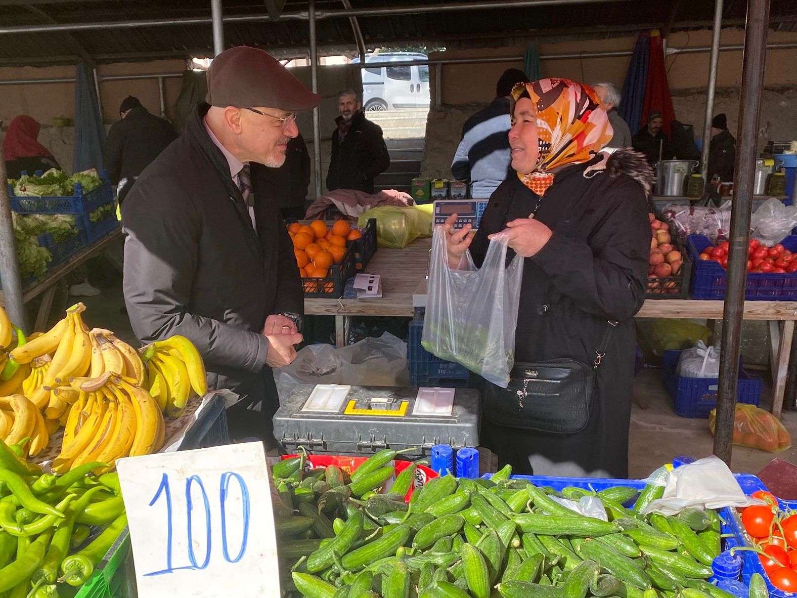 Kavak’ta Pazar Esnafının Zorlu Mesaisi Gündemde