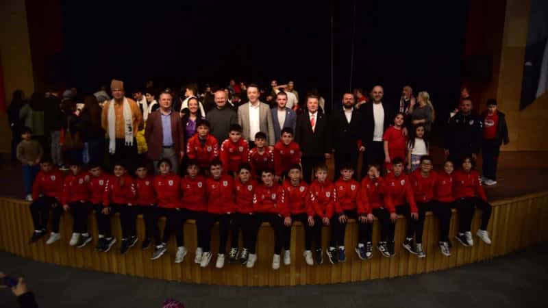 Atakum’da Çifte Kutlama: Atatürk ve Çocuk Tiyatrosu Mest Etti