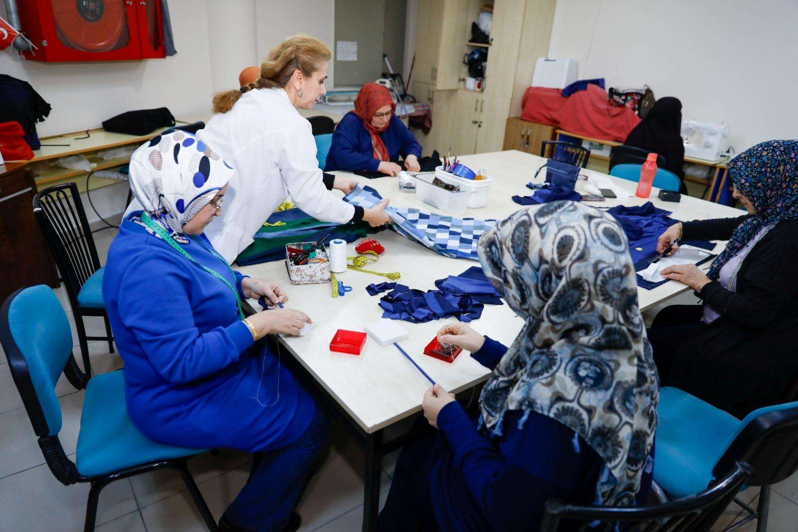 İlkadım Belediyesi El Emeği Kursları ile Atıklar Sanata Dönüşüyor