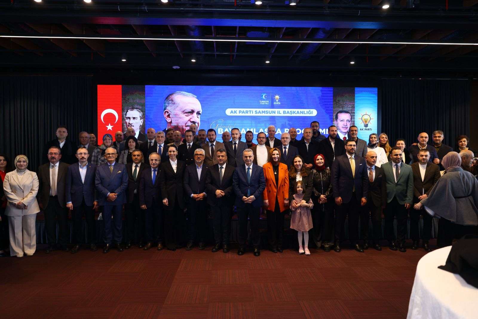 AK Parti bayramlaşma töreninde gövde gösterisi yaptı