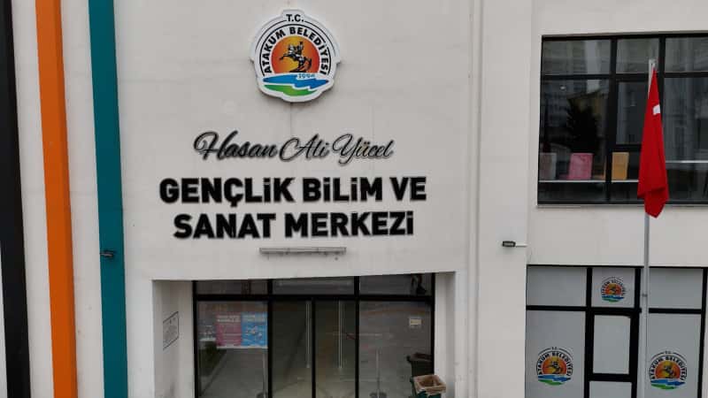 Atakum Belediye Başkanı Serhat Türkel Gençlik Merkezini Yeniliyor