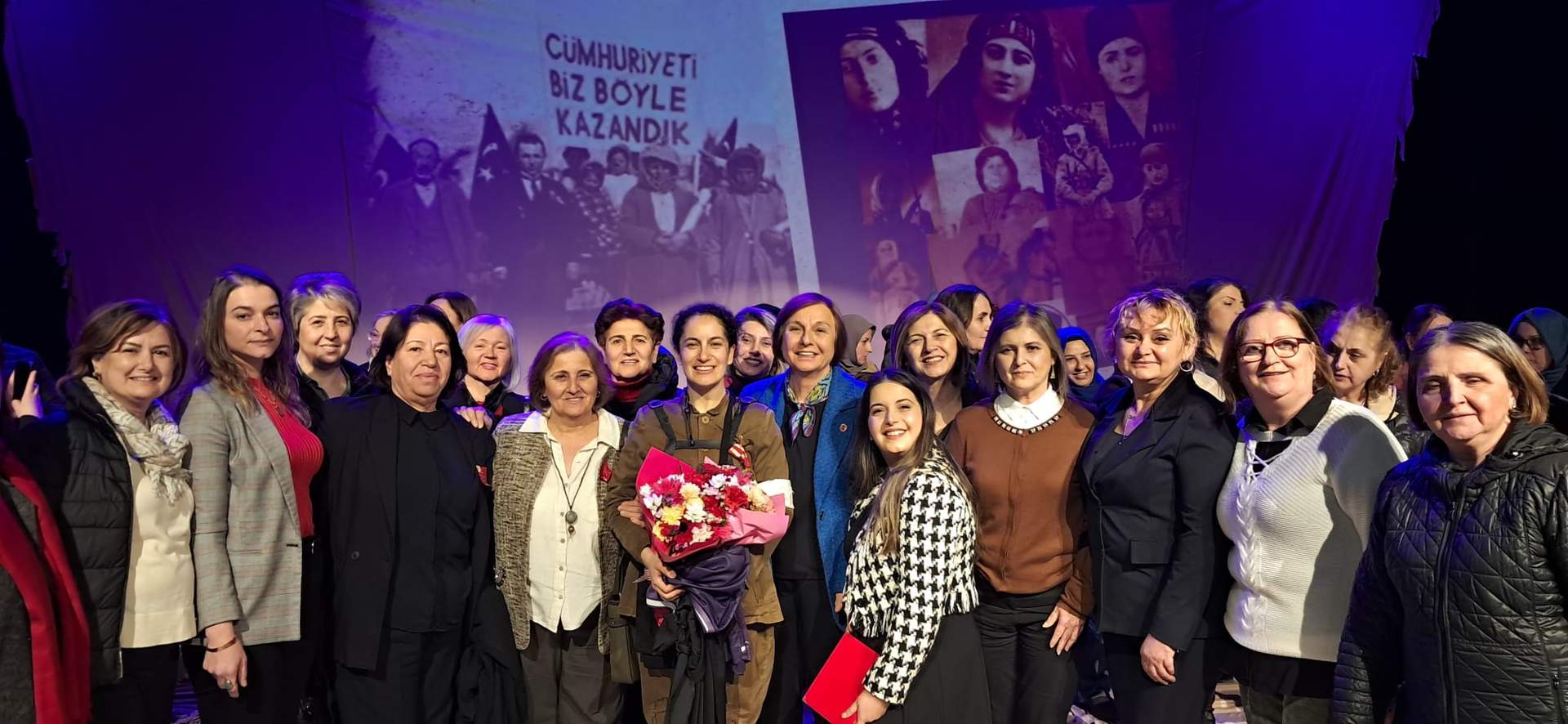 Samsun’da "Kurtuluşun Kadınları" ayakta alkışlandı