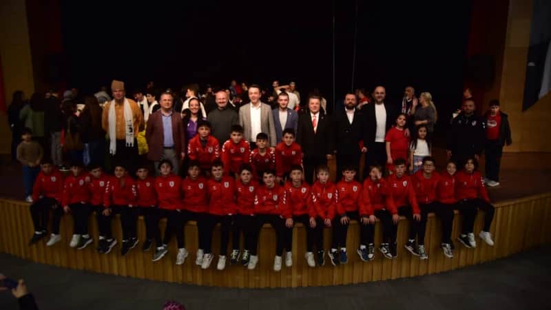 Atakum’da Çifte Kutlama: Atatürk ve Çocuk Tiyatrosu Mest Etti