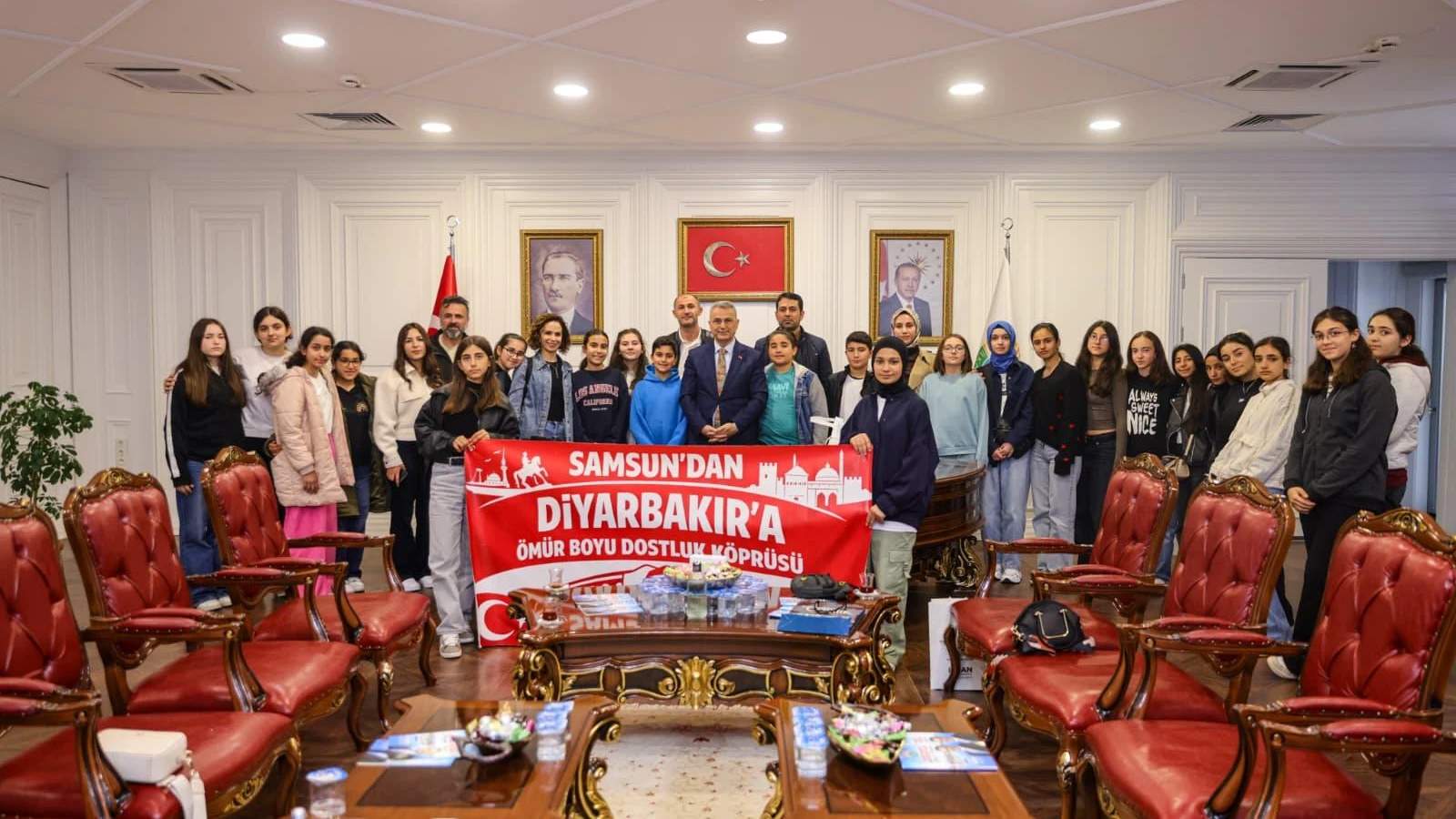 İlkadım Belediye Başkanı İhsan Kurnaz Diyarbakırlı Öğrencileri Ağırladı