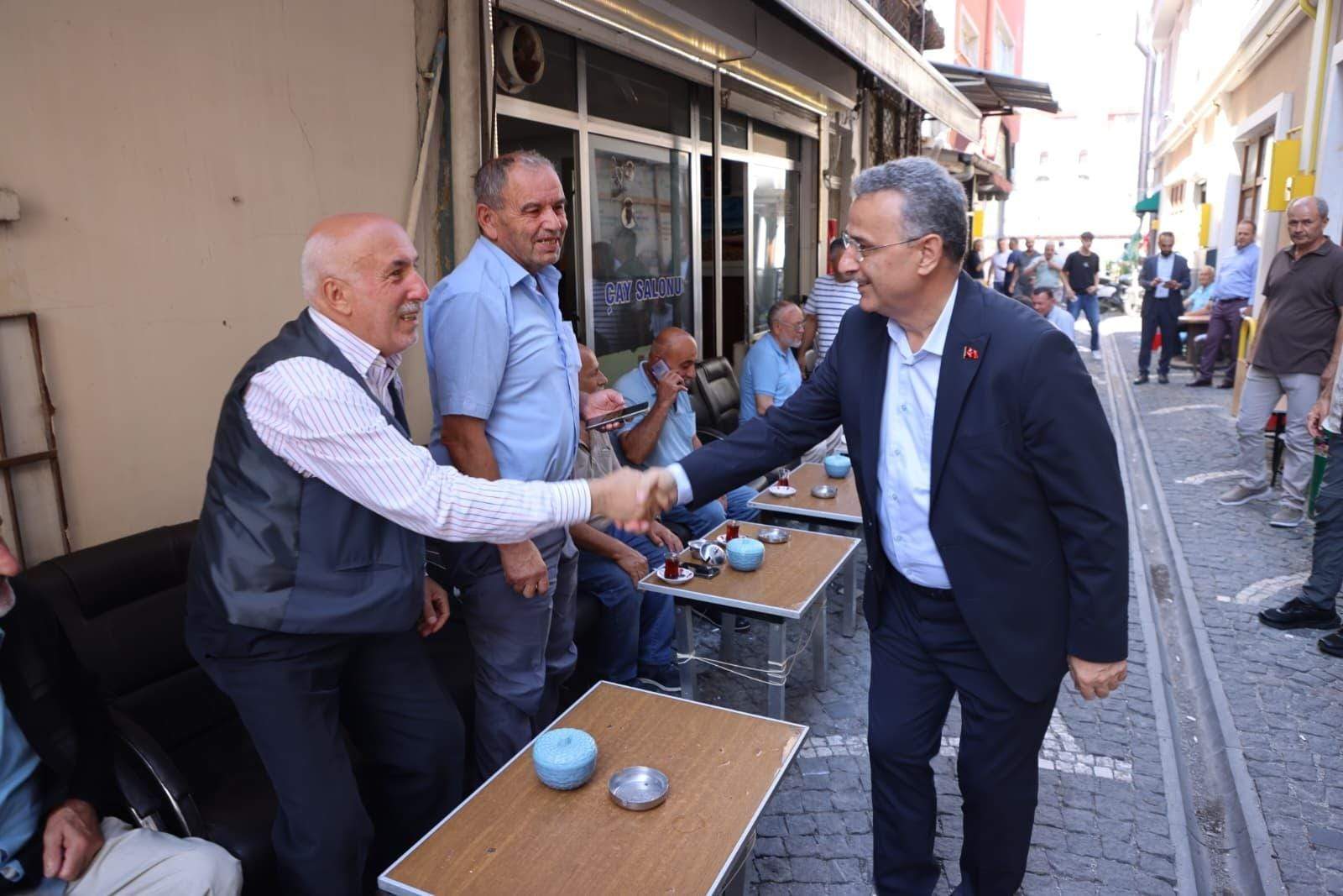 İlkadım Belediye Başkanı İhsan Kurnaz halkın içinde