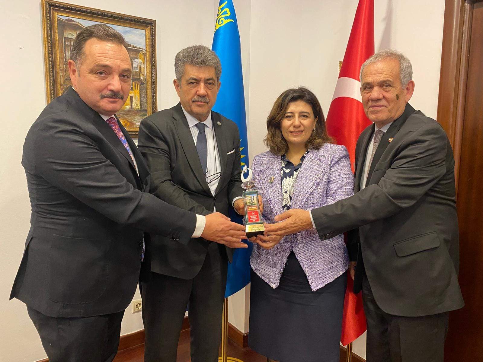 Uluslararası Türk Dünyası İletişim ve Sanat Sempozyumu Yapılıyor