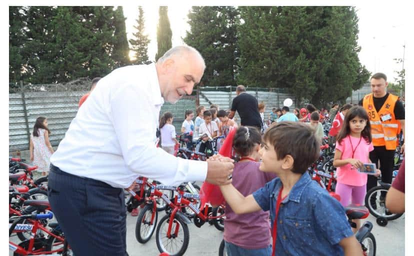 Çocuklar hediyelerine kavuştu!