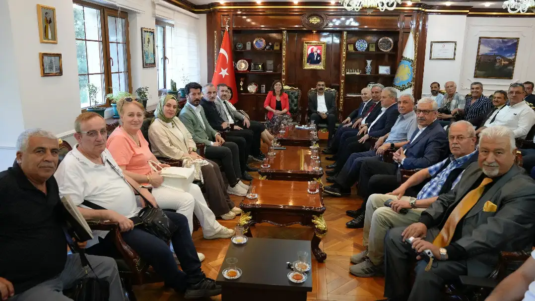 Uluslararası Basın Konseyi Heyeti Diyarbakır Büyükşehir Belediyesi’ni Ziyaret Etti: Barış Süreci Masaya Yatırıldı
