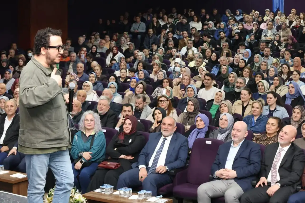Canik'te Prof. Dr. Oytun Erbaş Konferansına Büyük İlgi