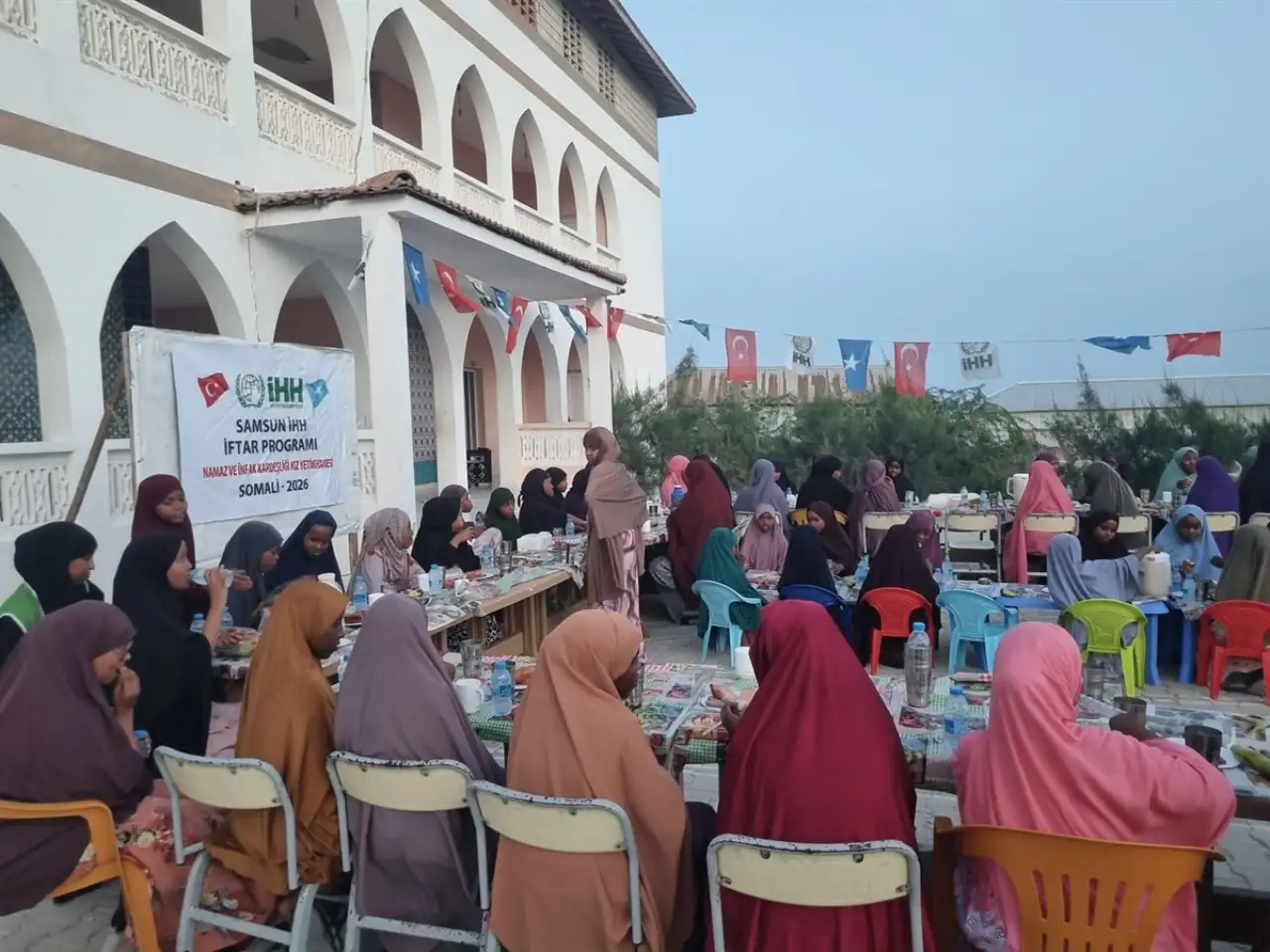 İbrahim Sandıkçı Somali’de Samsun Kardeşlik Sofrasını Kurdu