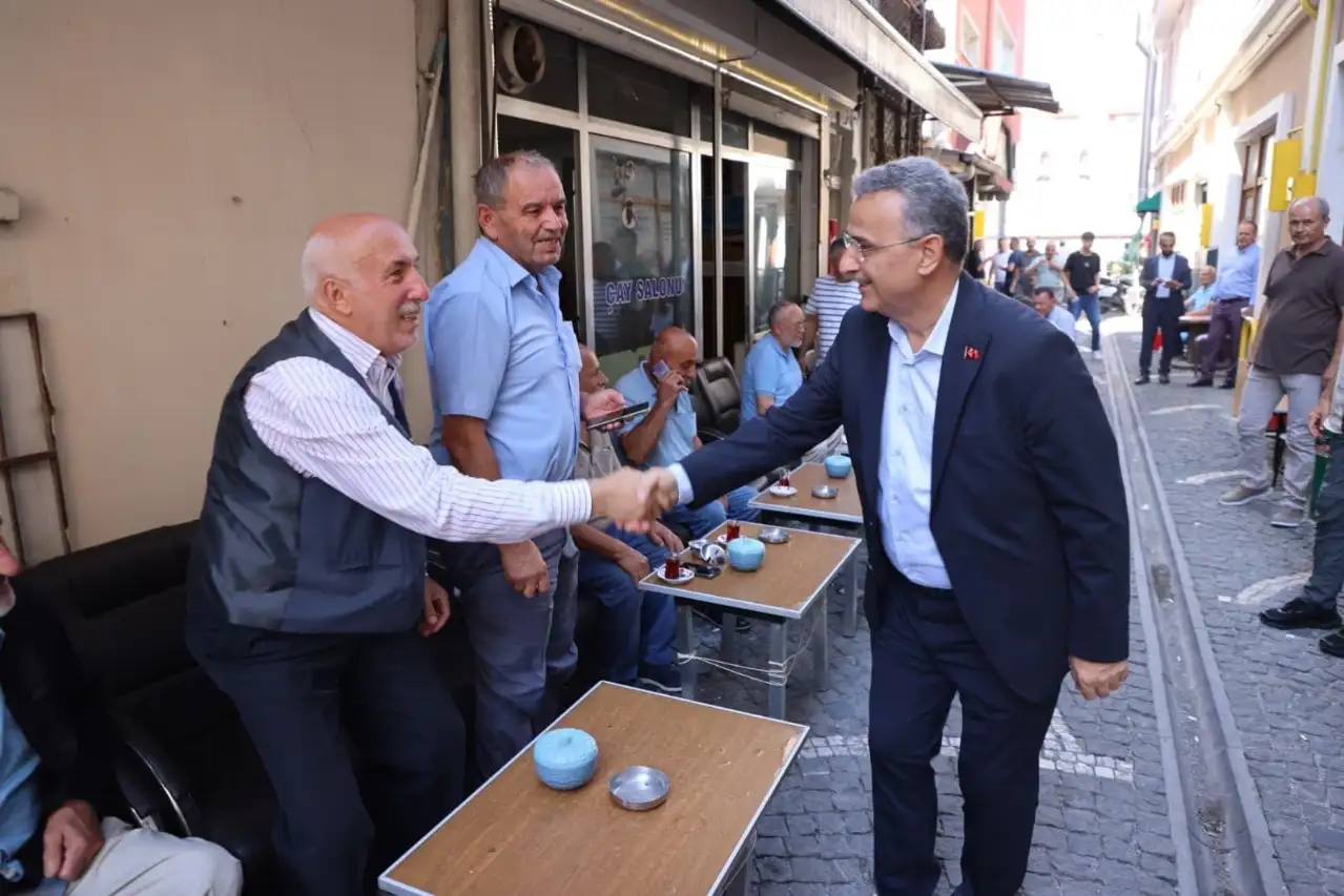 İlkadım Belediye Başkanı İhsan Kurnaz halkın içinde