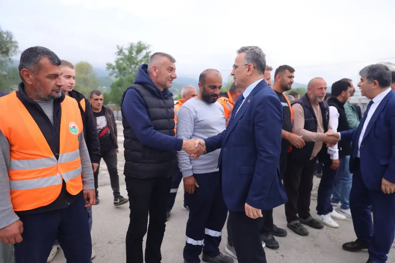 Başkan İhsan Kurnaz Personelle Bayramlaştı: “İlkadım İçin Gece Gündüz Çalışıyorsunuz”