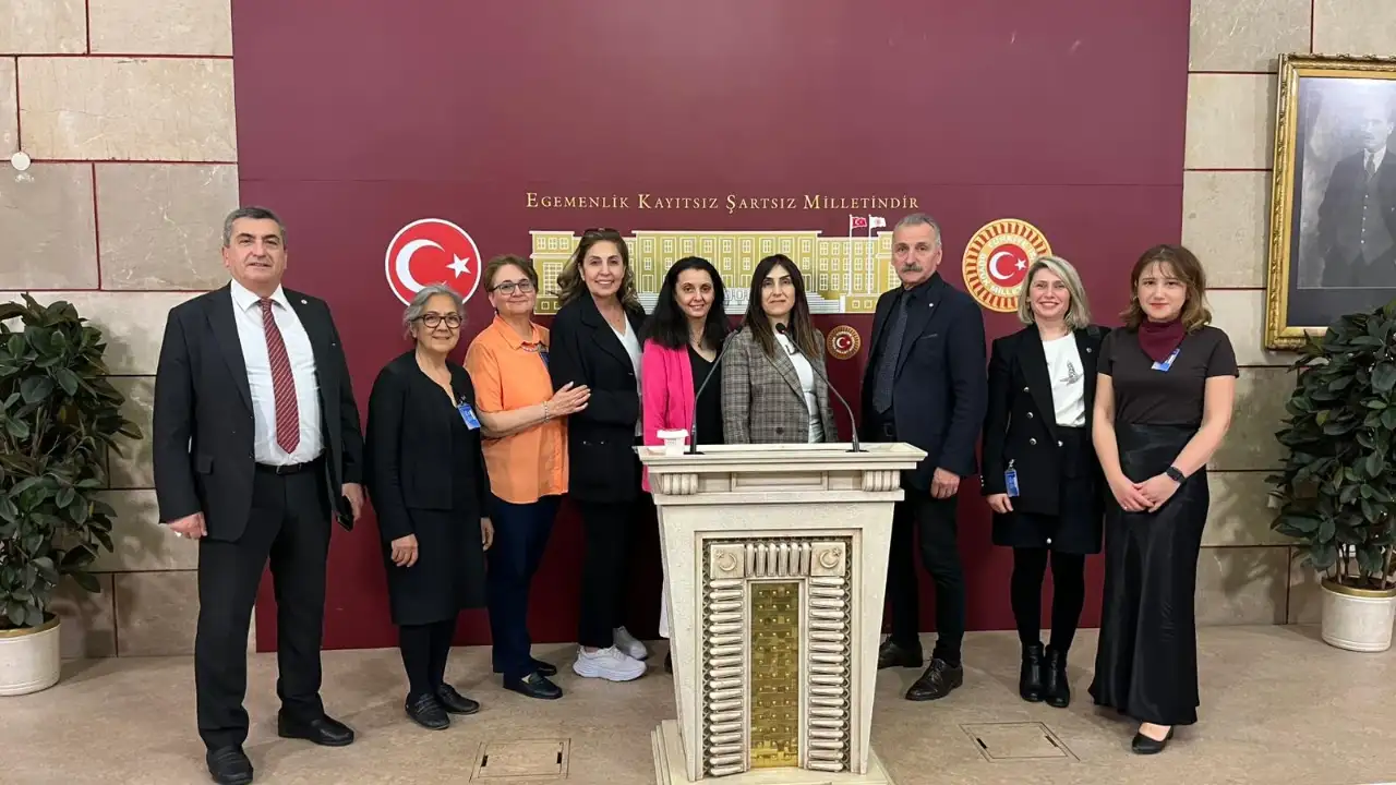 Mecliste Kadın İzleri Projesi Heyeti Ankara’da Tarihi Bir Diploması Trafiği Yürütüyor