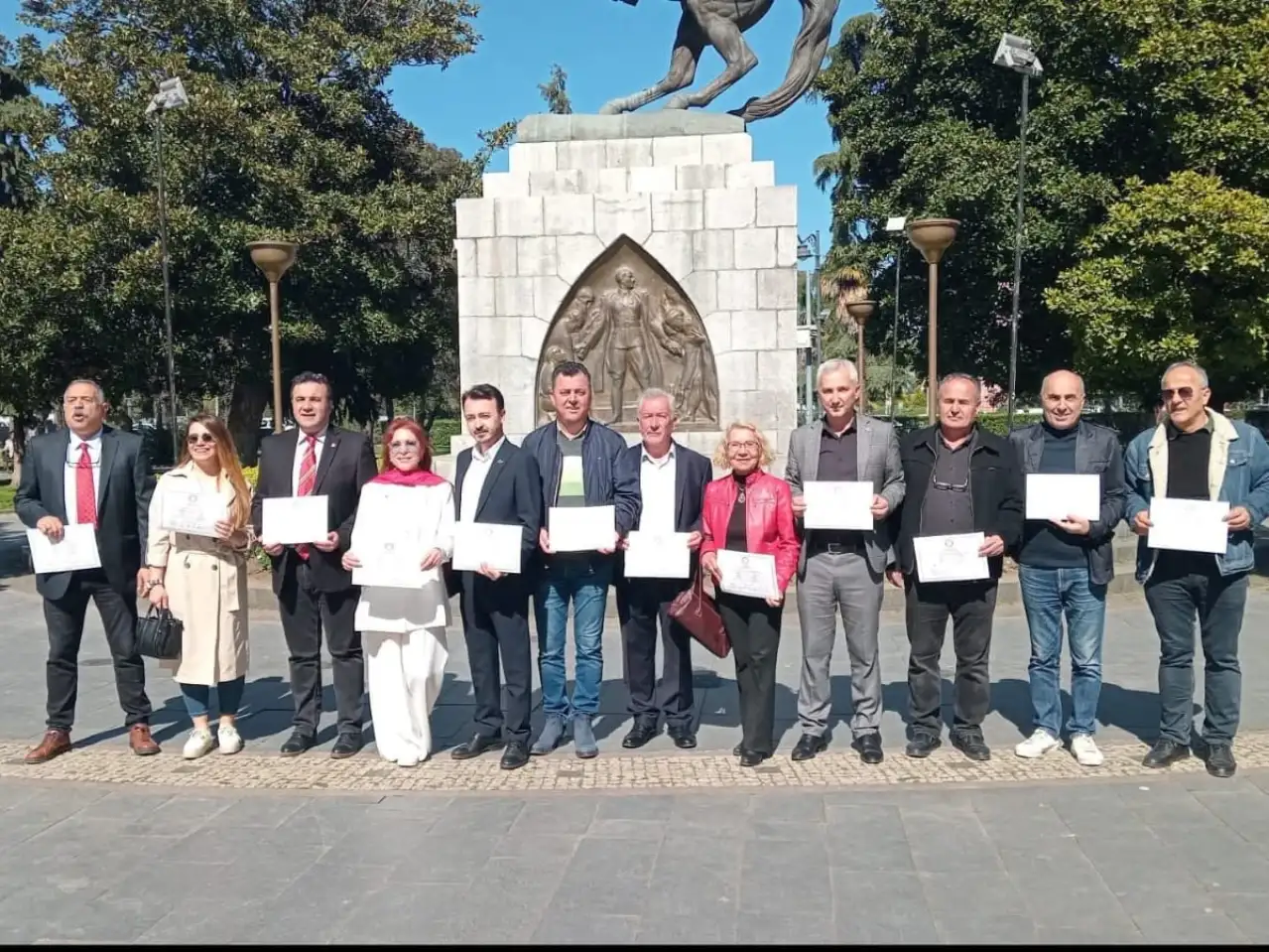 CHP’li İlkadım Belediye Meclis Üyeleri Mutlak Butlan Kararını Tanımıyor: Özgür Özel’e Tam Destek
