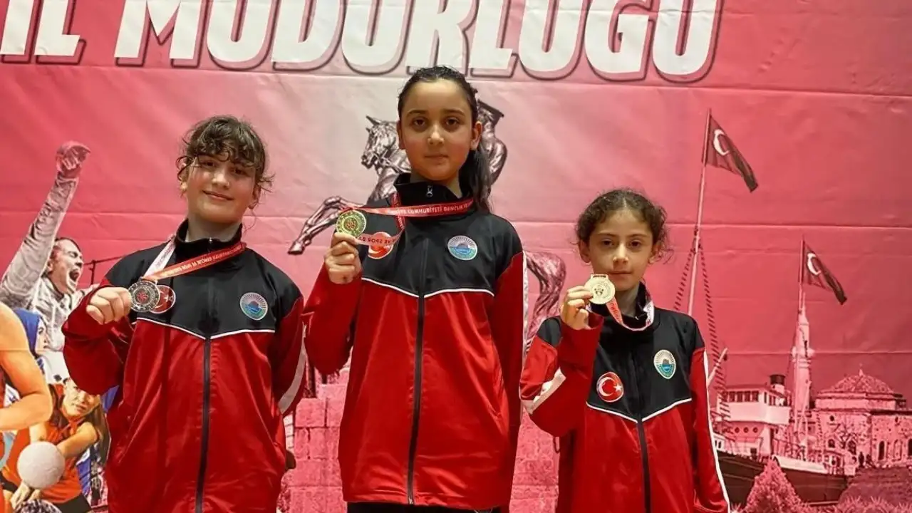 Taekwondo İl Şampiyonası’nda İlkadım Rüzgarı: 23 Madalya ile Takım Birinciliği