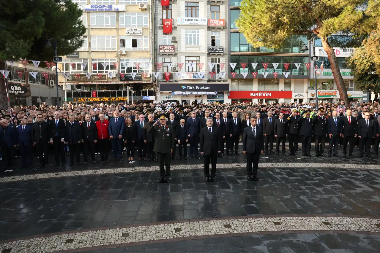 Türkiye Ata’sını andı! Saat 9'u 5 geçe hayat durdu
