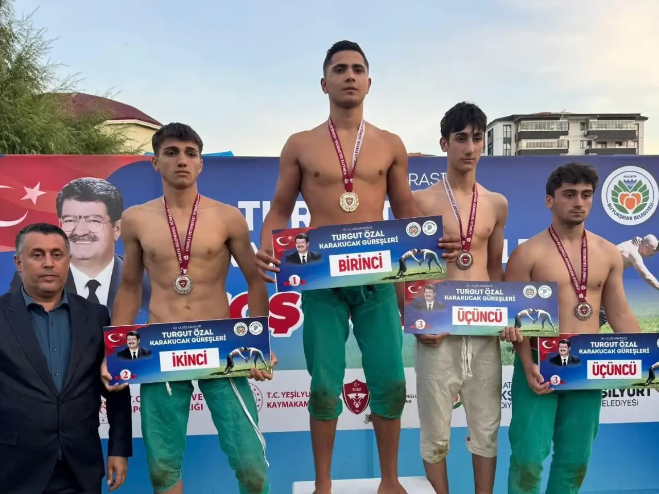 İlkadımlı güreşçiler başarıya doymuyor