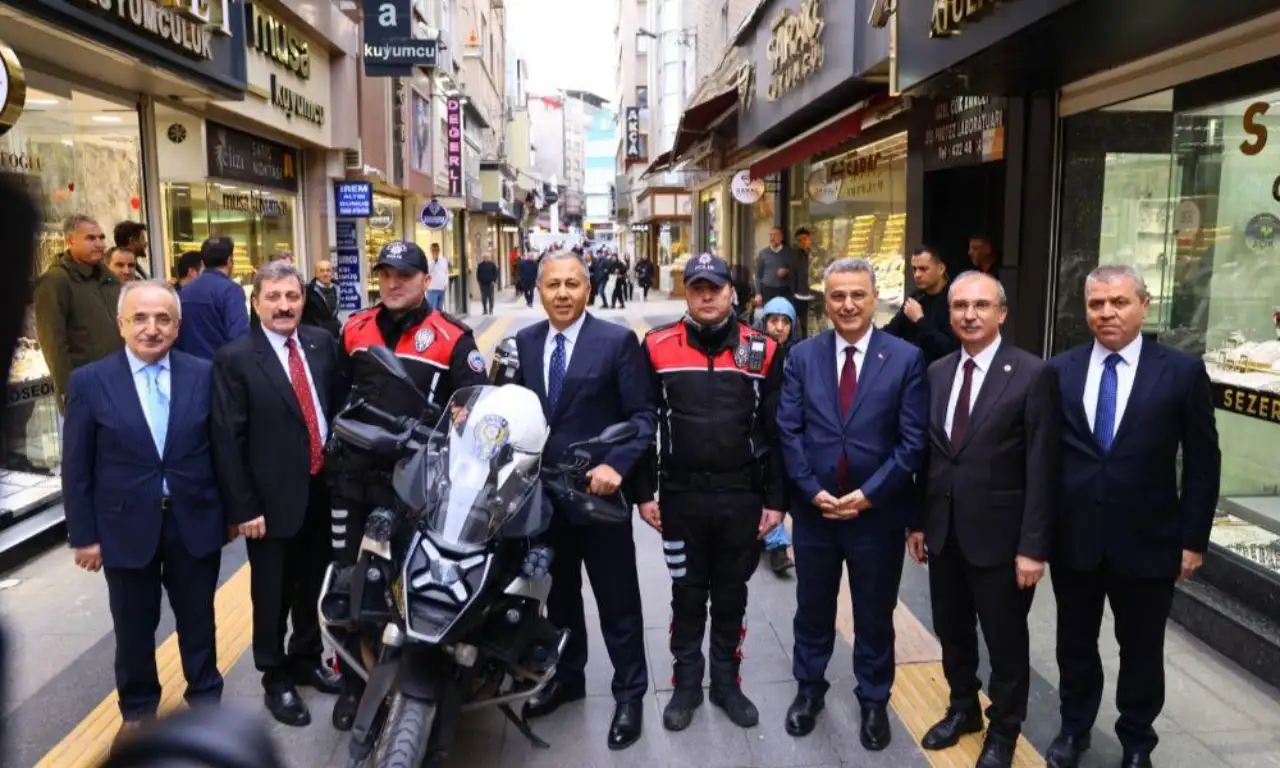 Bakan Ali Yerlikaya İlkadım İlçesinde Vatandaşlarla Buluştu