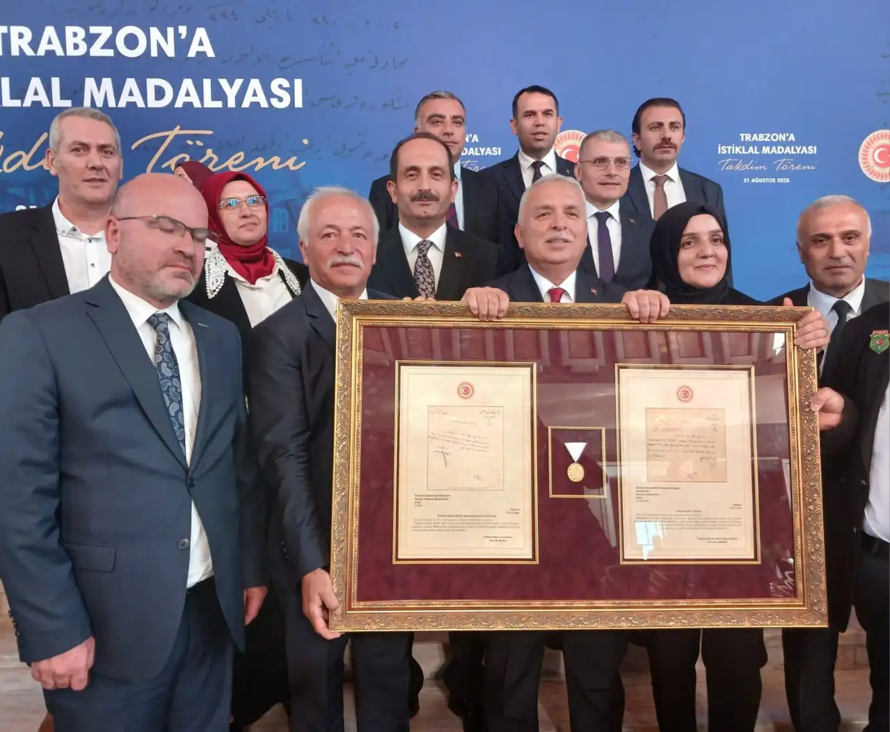 Trabzon'a İstiklal Madalyası