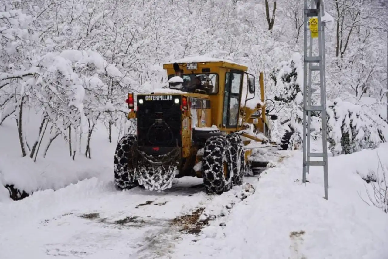 Atakum Belediyesi Kar Mesaisine Ara Vermeden Devam Ediyor
