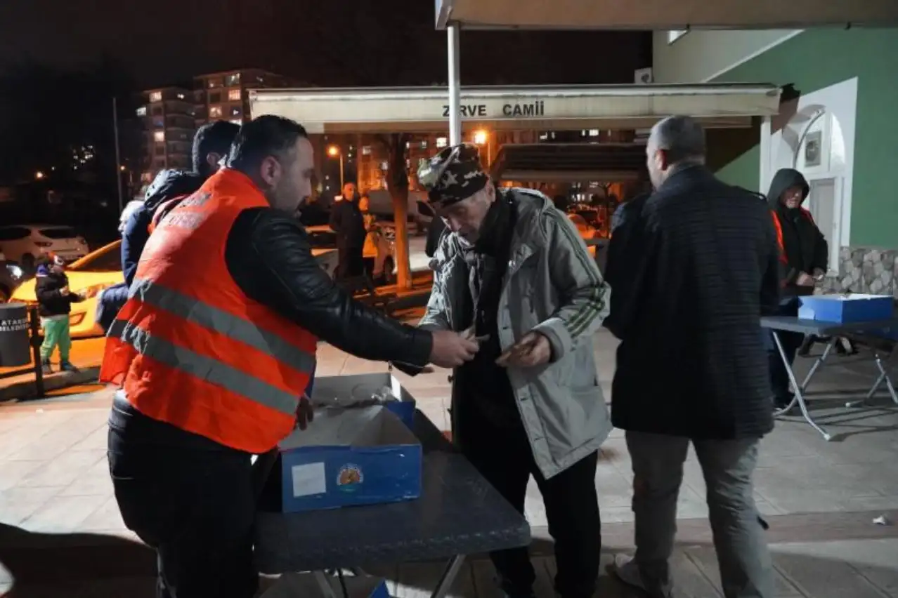 Atakum Belediyesi Binlerce Vatandaşa Kandil Simidi İkram Etti